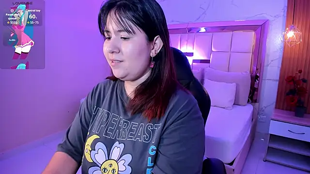 zoes milee online show from December 1, 2025, 11:22 am