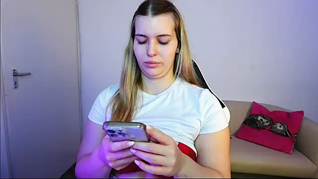 ShyHotNerd online show from September 29, 2025, 7:26 am