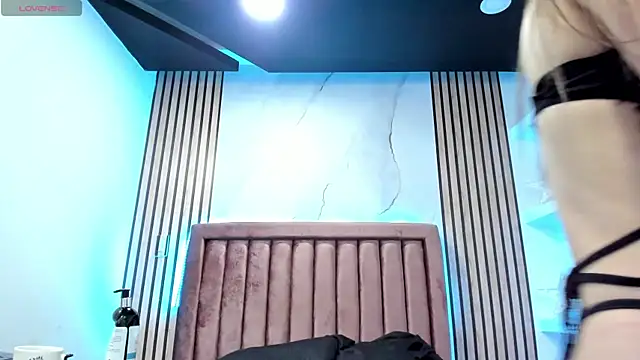 Snapshot of RubiSharqui_ chatting on March 17, 2025, 12:25 pm RubiSharqui online show from March 17, 2025, 12:25 pm