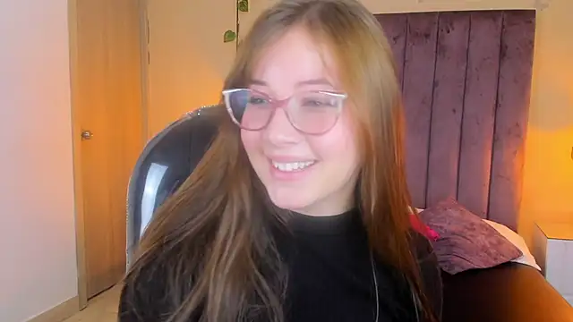 Snapshot of Dahlia_Rousse chatting on November 16, 2025, 6:12 pm Dahlia Rousse online show from November 16, 2025, 6:12 pm