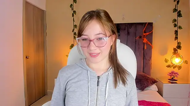 Snapshot of Dahlia_Rousse chatting on October 10, 2025, 9:48 pm Dahlia Rousse online show from October 10, 2025, 9:48 pm