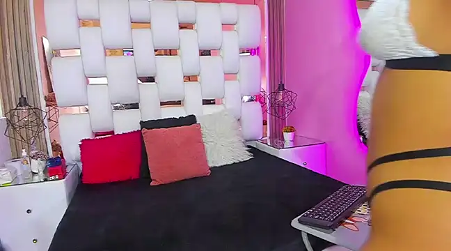 Snapshot of SolEvanss chatting on March 11, 2025, 4:29 pm SolEvanss online show from March 11, 2025, 4:29 pm