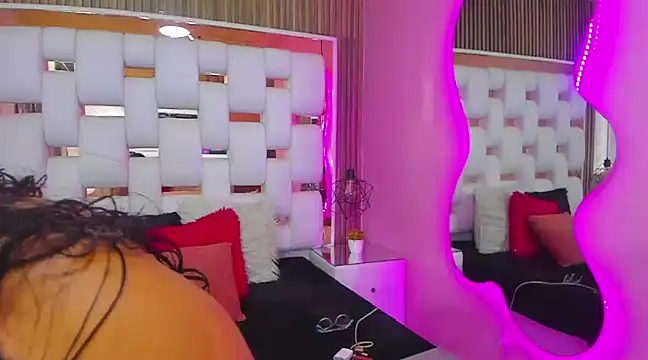 Snapshot of SolEvanss chatting on March 19, 2025, 1:29 pm SolEvanss online show from March 19, 2025, 1:29 pm