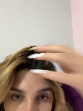 Queensara  online show from February 25, 2025, 1:20 am