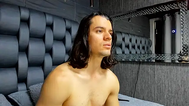 maxi styles online show from March 4, 2026, 11:40 am