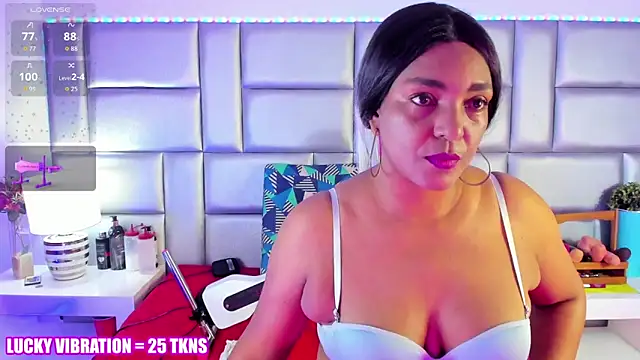 LovelyNickii online show from March 4, 2026, 1:08 pm