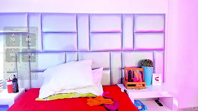 LovelyNickii online show from September 12, 2025, 1:33 pm