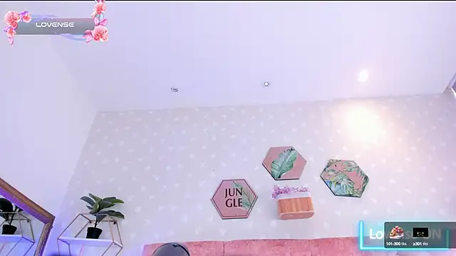 Elise-Leyton online show from March 19, 2025, 4:24 pm