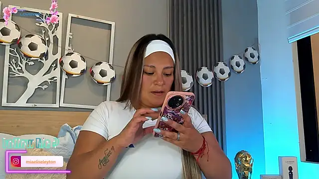 Elise-Leyton online show from June 23, 2026, 6:50 pm