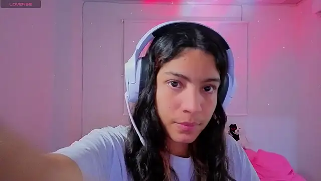 Lovelyamyy online show from January 6, 2026, 4:27 am