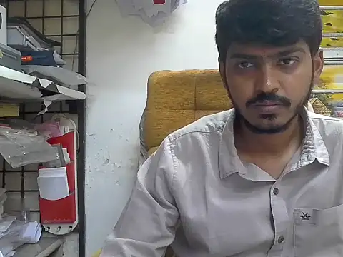 cute modell online show from January 14, 2026, 12:31 pm