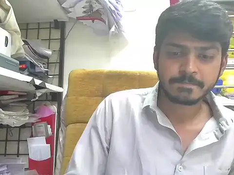 Snapshot of cute_modell chatting on December 17, 2025, 12:10 pm cute modell online show from December 17, 2025, 12:10 pm