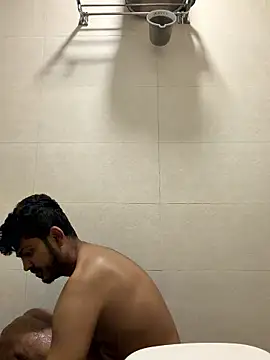 cute modell online show from January 9, 2026, 5:36 am