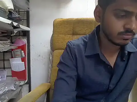 Snapshot of cute_modell chatting on December 18, 2025, 12:31 pm cute modell online show from December 18, 2025, 12:31 pm