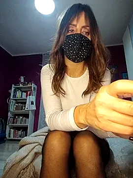 Akemi rossi online show from November 18, 2025, 5:49 pm