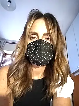 Akemi rossi online show from September 20, 2025, 8:41 am