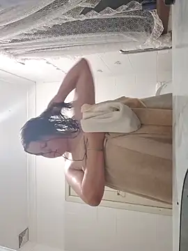 Laurajade9 online show from January 9, 2025, 2:40 pm