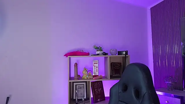 CleeoAdams  online show from April 2, 2026, 5:03 am