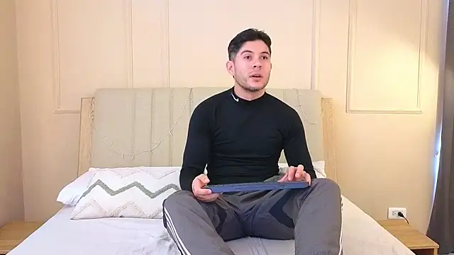 Snapshot of mr_danni chatting on December 17, 2025, 8:03 pm mr danni online show from December 17, 2025, 8:03 pm