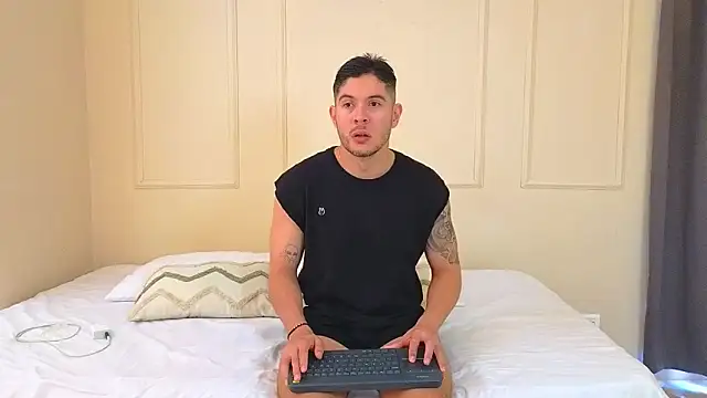 Snapshot of mr_danni chatting on October 1, 2025, 6:23 pm mr danni online show from October 1, 2025, 6:23 pm