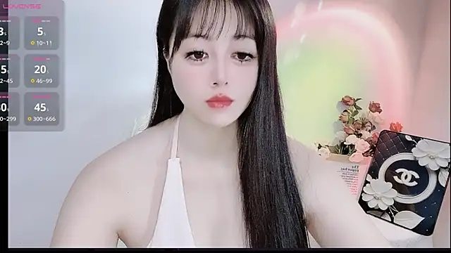 LiLiLily online show from October 23, 2025, 3:27 am
