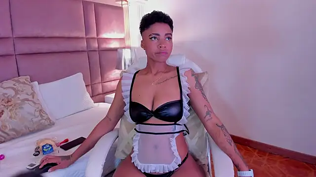 LuciaWallace online show from March 6, 2025, 11:31 pm