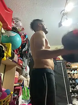 Snapshot of leonardohot1987 chatting on March 7, 2025, 4:35 am leonardohot1987 online show from March 7, 2025, 4:35 am