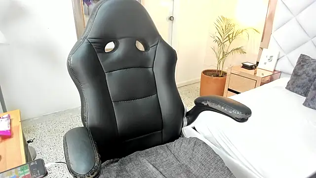 Snapshot of renatarussel chatting on March 11, 2025, 5:35 pm renatarussel online show from March 11, 2025, 5:35 pm