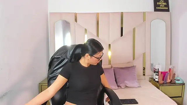 Salmaportman69 online show from January 17, 2026, 3:48 pm