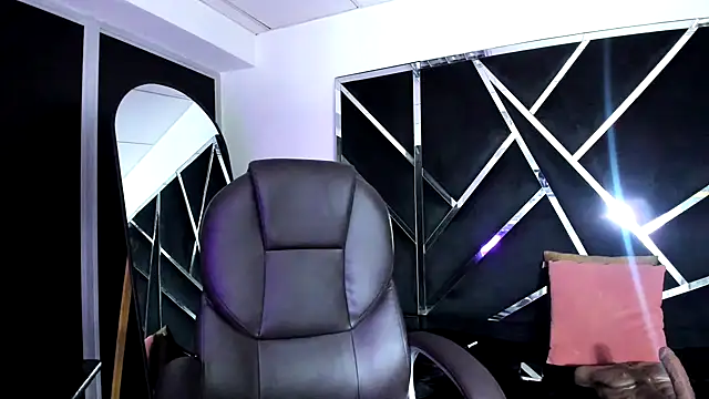 Snapshot of Salmaportman69 chatting on October 29, 2025, 4:11 am Salmaportman69 online show from October 29, 2025, 4:11 am