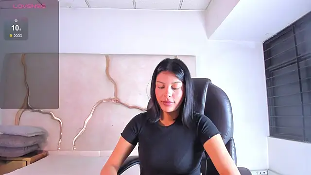 Salmaportman69 online show from June 29, 2026, 2:51 am