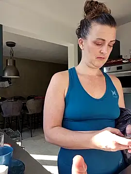 Snapshot of cumtomama chatting on September 29, 2025, 9:27 am cumtomama online show from September 29, 2025, 9:27 am