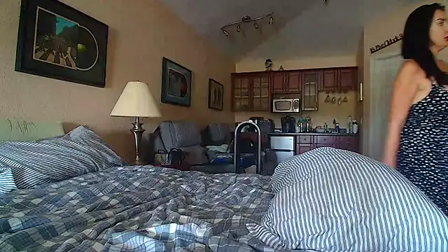 KattyFR online show from April 19, 2026, 9:28 pm