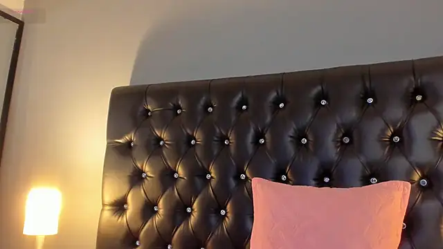 Snapshot of Catty_Foxx chatting on March 13, 2025, 5:39 pm Catty Foxx online show from March 13, 2025, 5:39 pm