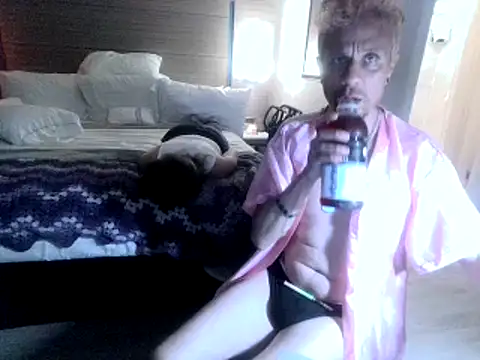 Snapshot of AQuickPhyx chatting on February 4, 2025, 3:15 pm AQuickPhyx online show from February 4, 2025, 3:15 pm