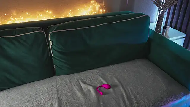 milasmiu online show from February 18, 2025, 7:09 pm