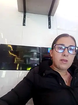 CHARLOTTE 1711 online show from December 17, 2025, 8:47 pm