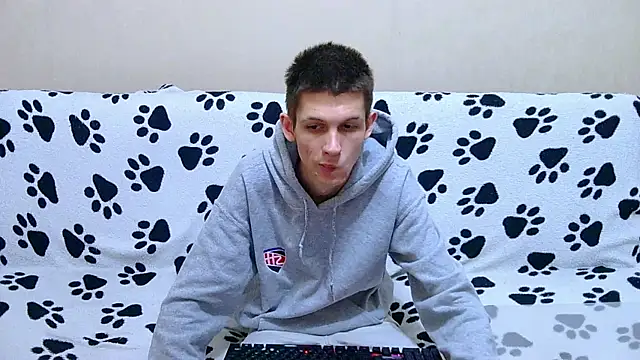 Snapshot of Lester_Broo chatting on May 10, 2026, 10:44 pm Lester Broo online show from May 10, 2026, 10:44 pm