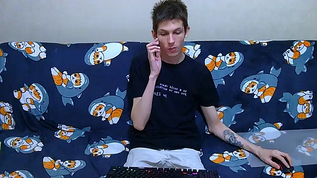Snapshot of Lester_Broo chatting on June 17, 2026, 9:47 pm Lester Broo online show from June 17, 2026, 9:47 pm