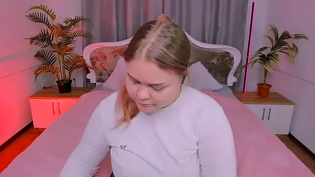 Snapshot of Erica__Alta chatting on December 5, 2025, 6:34 am Erica Alta online show from December 5, 2025, 6:34 am