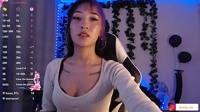 victoria ricci a online show from December 13, 2025, 9:43 pm