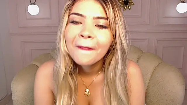 evelyn leee1 online show from January 16, 2025, 11:48 am