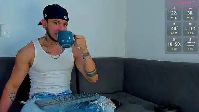 Snapshot of austinoficial chatting on October 20, 2025, 8:31 pm austinoficial online show from October 20, 2025, 8:31 pm