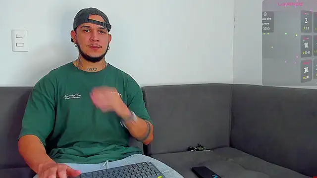 Snapshot of austinoficial chatting on October 21, 2025, 8:30 pm austinoficial online show from October 21, 2025, 8:30 pm