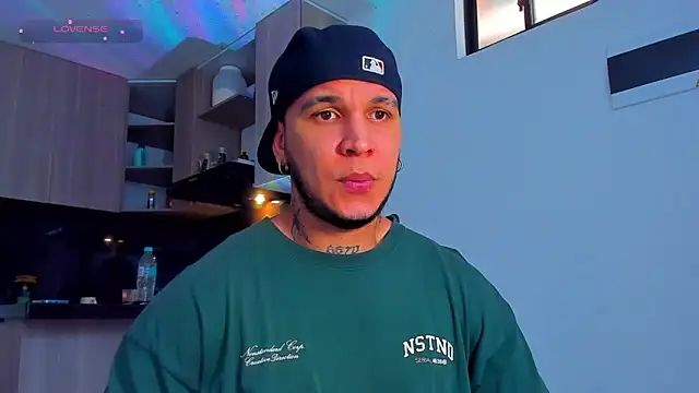 Snapshot of austinoficial chatting on May 22, 2026, 9:35 pm austinoficial online show from May 22, 2026, 9:35 pm