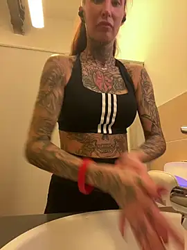 Snapshot of Black_sweet_Rose chatting on February 3, 2025, 7:52 pm Black sweet Rose online show from February 3, 2025, 7:52 pm