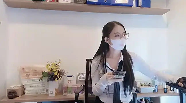 Snapshot of Lush-Office chatting on February 27, 2025, 10:44 am Lush-Office online show from February 27, 2025, 10:44 am