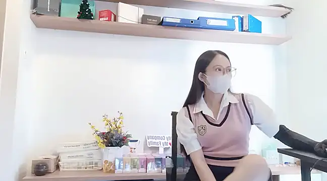 Snapshot of Lush-Office chatting on February 18, 2025, 1:32 am Lush-Office online show from February 18, 2025, 1:32 am