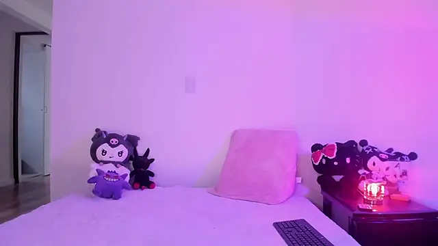 Snapshot of raven__white1 chatting on October 29, 2025, 7:02 pm raven  white1 online show from October 29, 2025, 7:02 pm