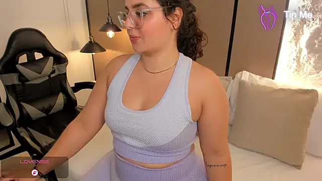 lilly ass  online show from June 3, 2026, 3:50 pm